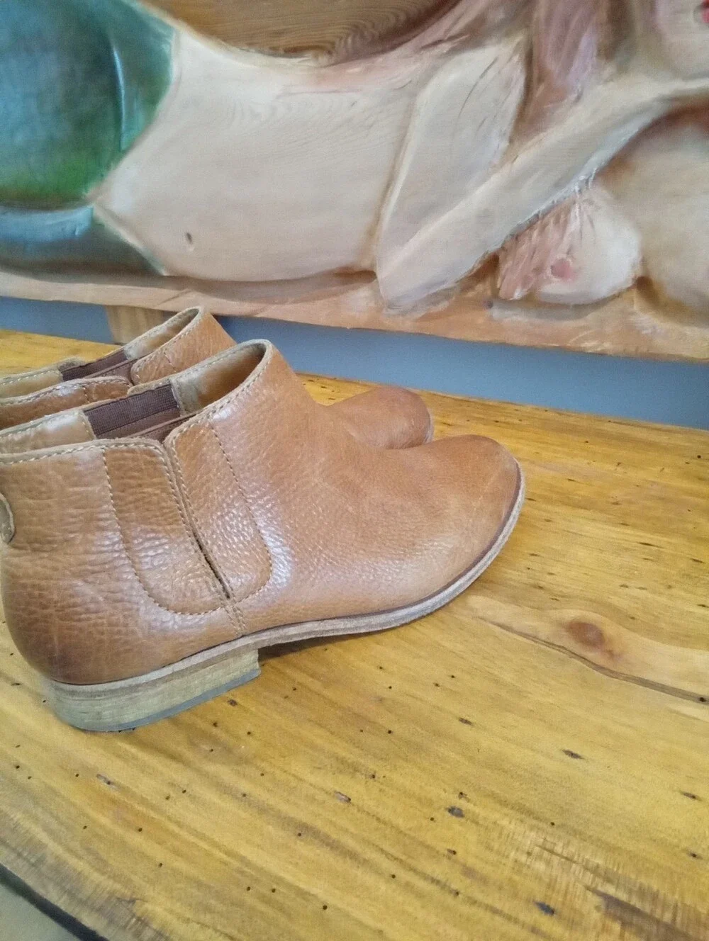 Kork-Ease Velma Leather Bootie Sz 8. Didn't See Side Was Busting Until I Photo